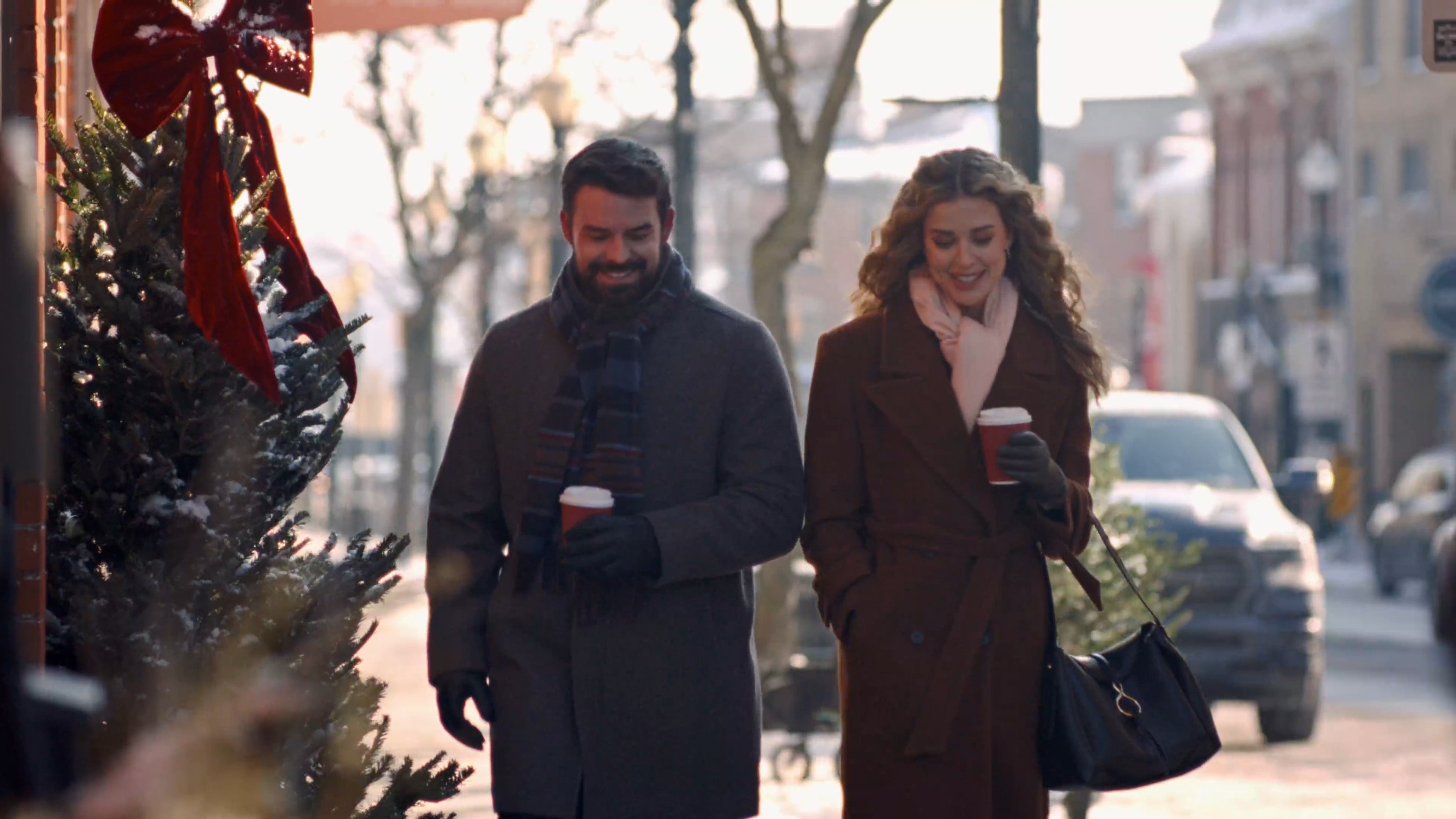 AshleyNewbrough_JesseHutch_LettersThisChristmas_16x9_3840x2160_6 (1)