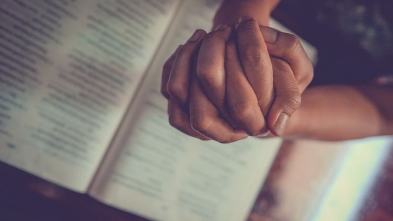 prayer-christian-new-year-resolutions-pure-flix-850px-450p-2