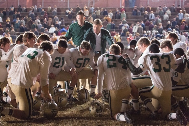 woodlawn-team-huddle