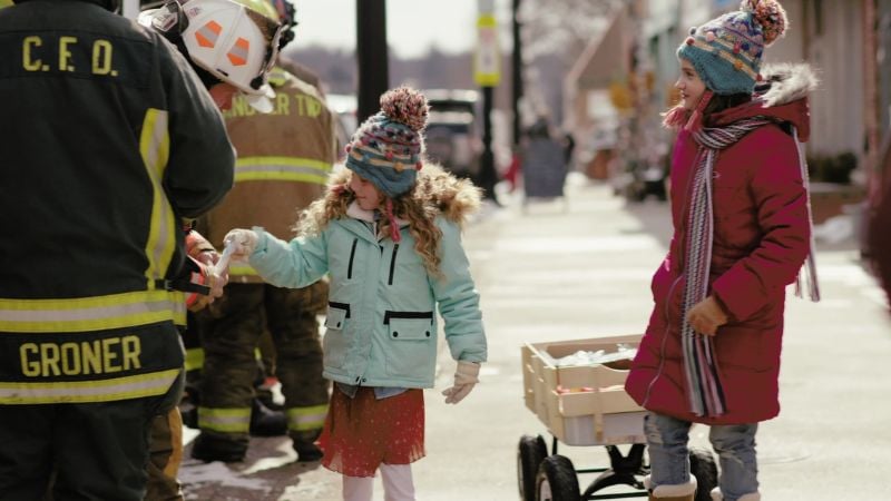 giving-cookies-to-first-responders-angelic-christmas