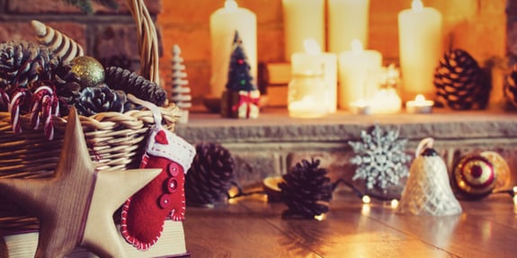 christmas in july candles and pinecones