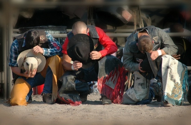 cowboys praying